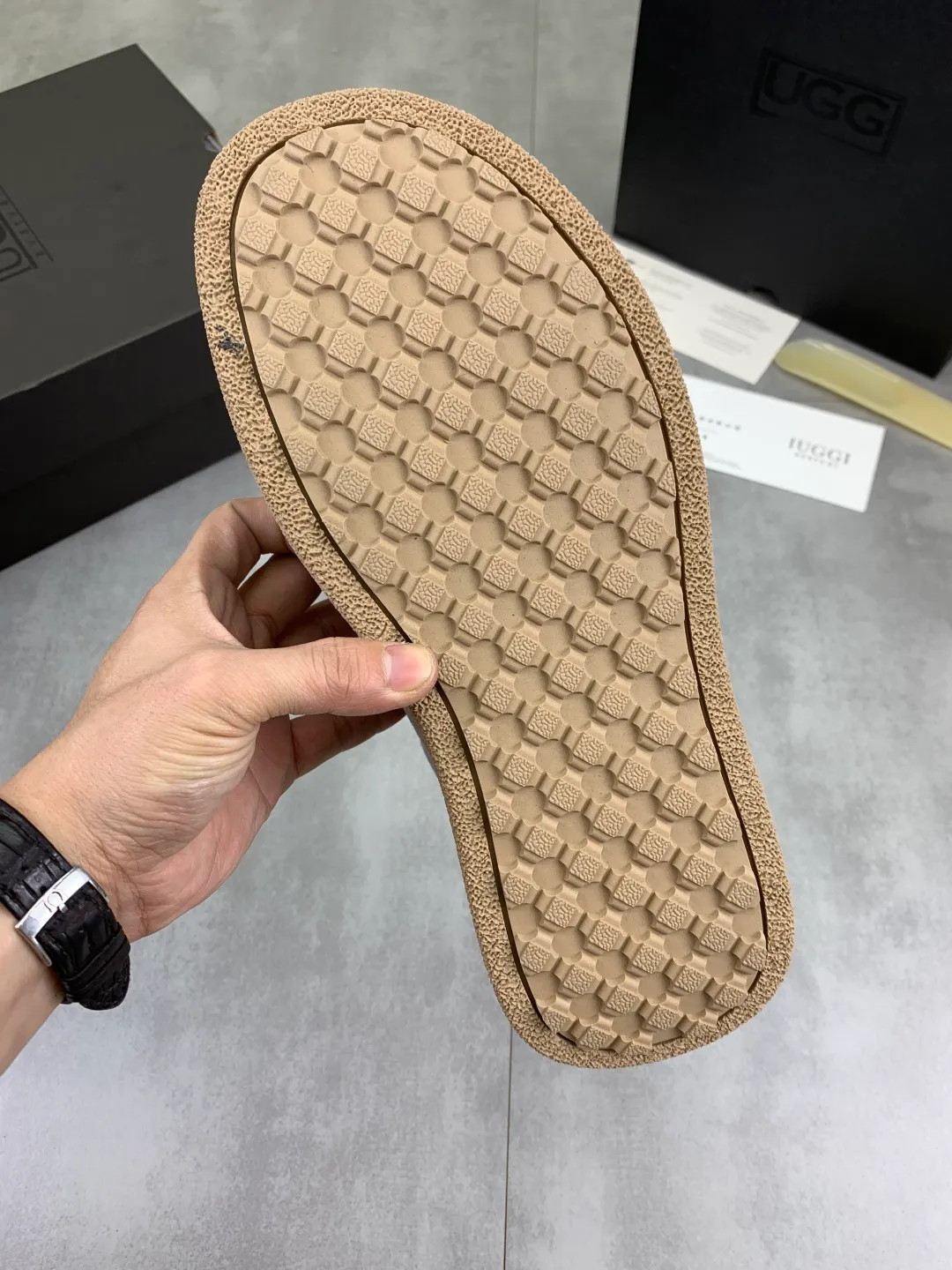 Men's men's shoes 💰P580 new arrival 🆕🆕🆕 IUGGI clown casual sneakers, the sultry clown feels like a visual, 26-year upgrade, suede, light and comfortable, versatile style, wool lining, comfortable and warm, rubber outsole, non-slip and firm size: 39-44, three colors 968-3